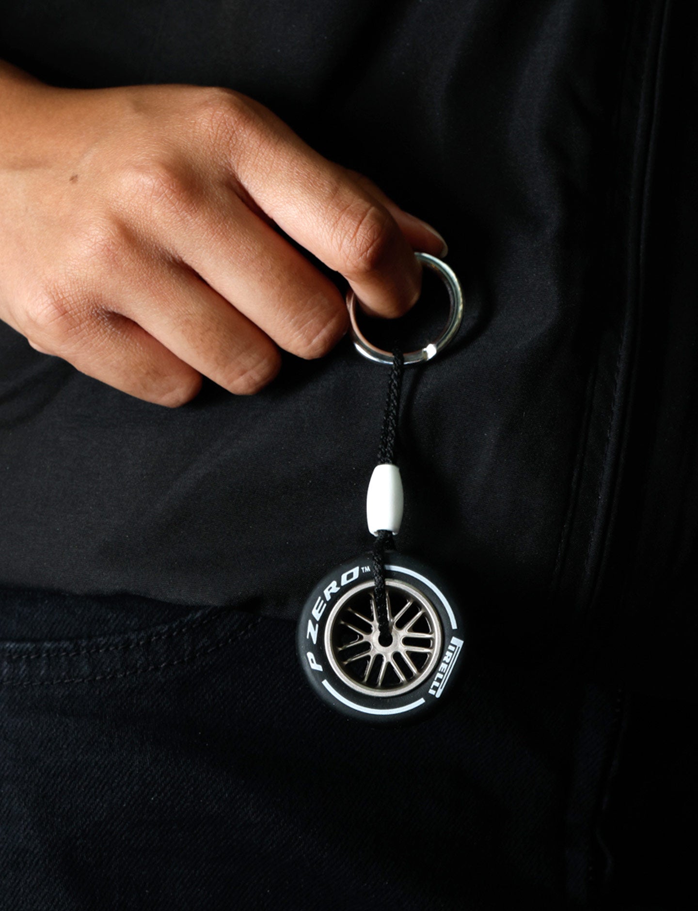 Pirelli Hard Tyre Keyring - White